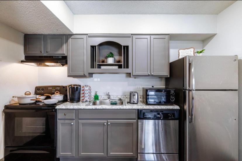 The Cozy Clouds Resort At Nrg Houston Extérieur photo